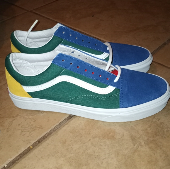 Vans - Picture 1 of 3